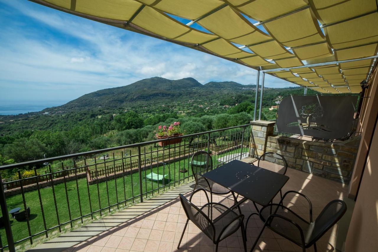 Al Boschetto Apartment สการีโอ ภายนอก รูปภาพ