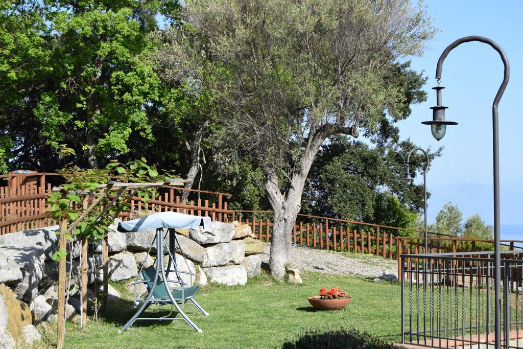 Al Boschetto Apartment สการีโอ ภายนอก รูปภาพ
